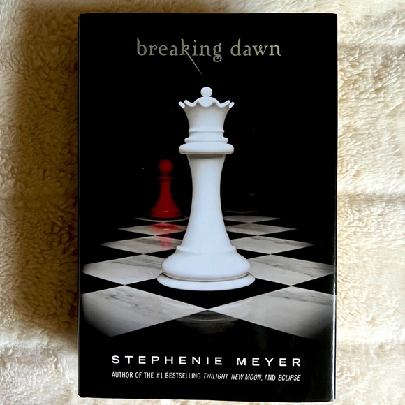 Breaking Dawn Twilight Series Novel - Picture 1 of 5